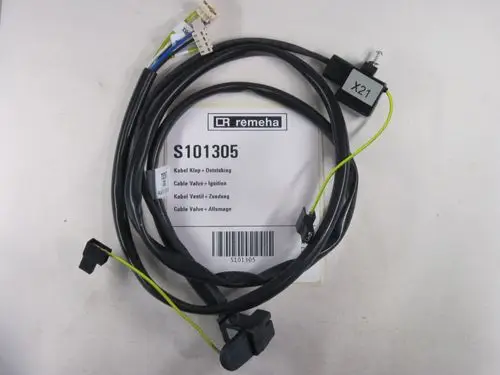 Kabel von Remeha mit mehreren Anschlüssen für Zünd- und Ventilsteuerung. Aufkleber mit Artikelnummer und Bezeichnung sichtbar.